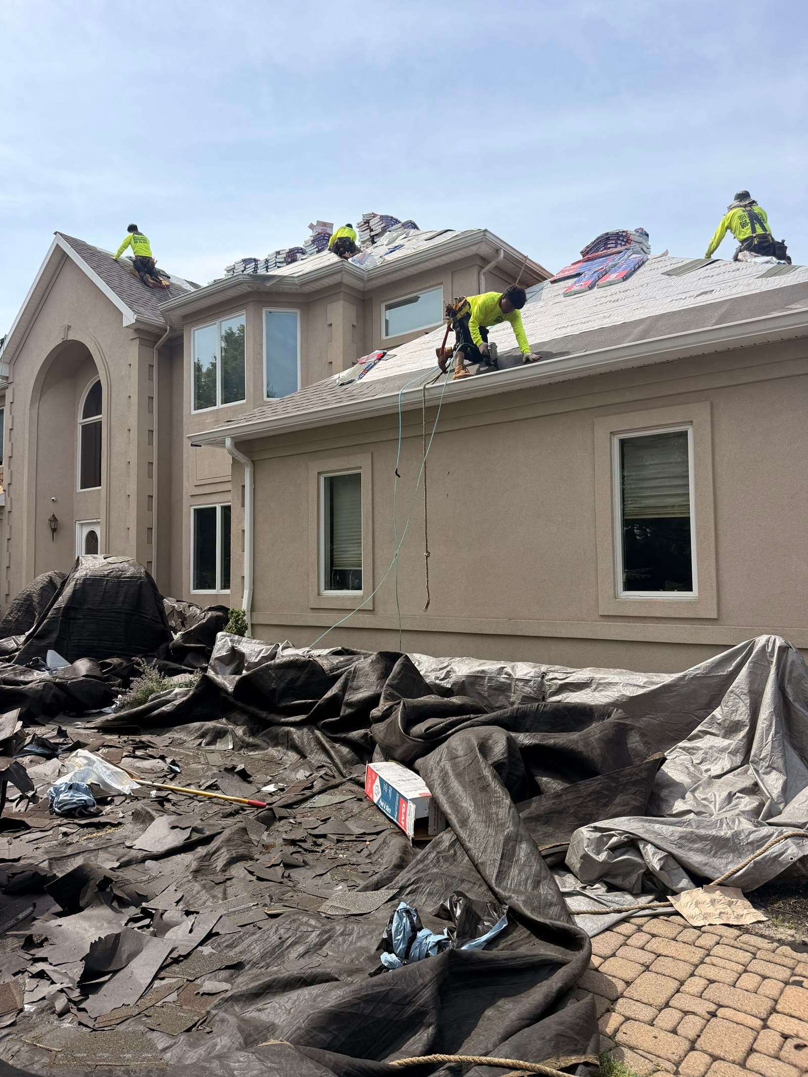 Crew re-roofing, grounds tarped — Green Apple Roofing, New Jersey
