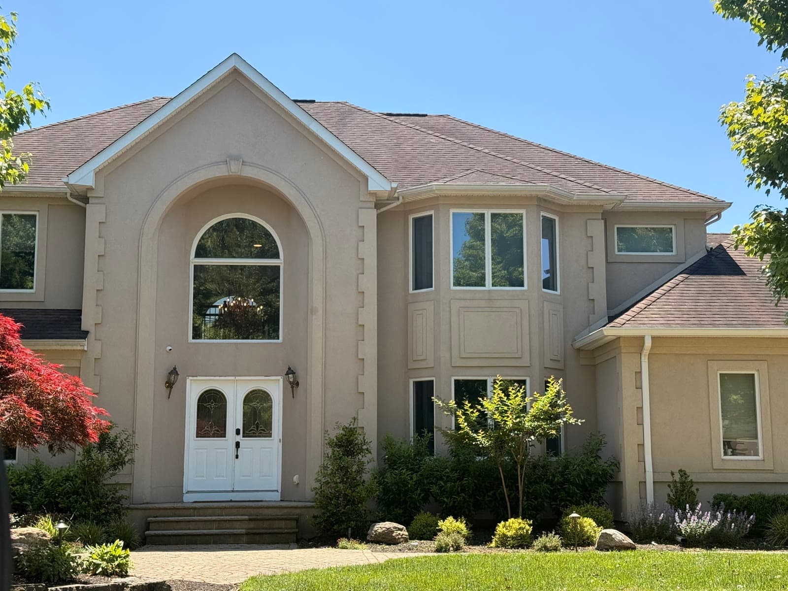 Finished stucco home, curb appeal — Green Apple Roofing, New Jersey
