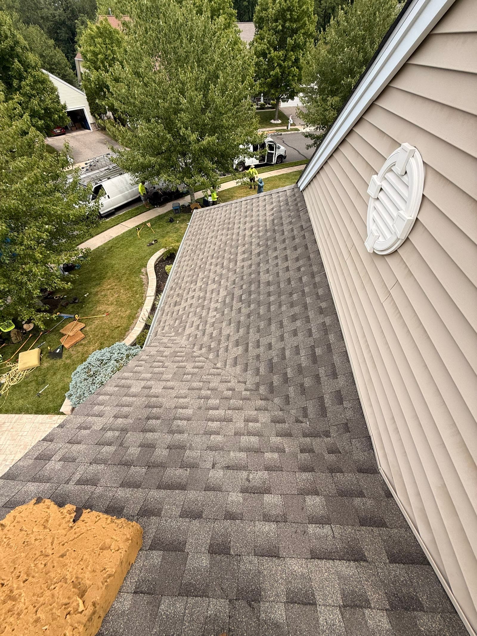 Finished architectural shingle roof with clean valley — Green Apple Roofing, New Jersey